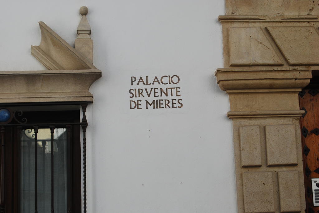 Palacio Sirvente Mieres - Parking Gratuito Andújar Esterno foto